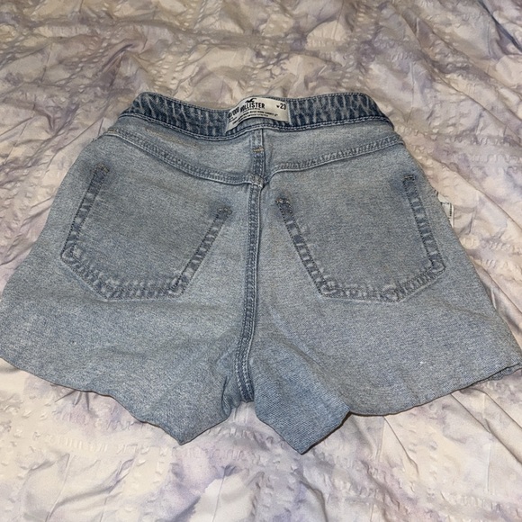 Hollister Curvy Ultra High-Rise Mom Shorts - Picture 6 of 7